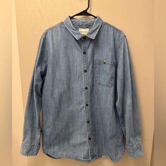 Modern Amusement Tops - Modern Amusement Women Light Wash Denim Button Down Shirt Large Blue Coastal